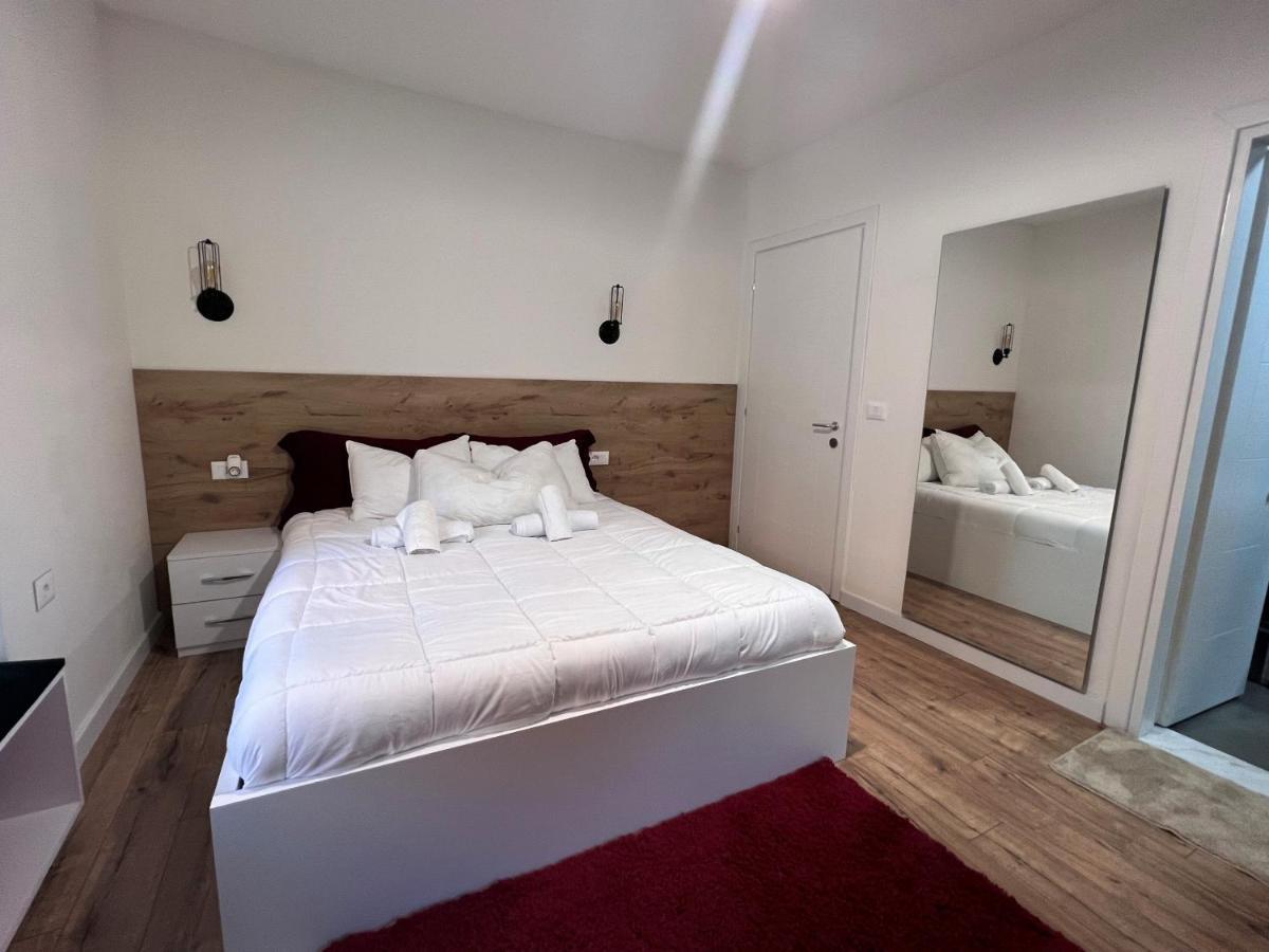 Grand Park & Bllok Area Rooms Tirana Bagian luar foto