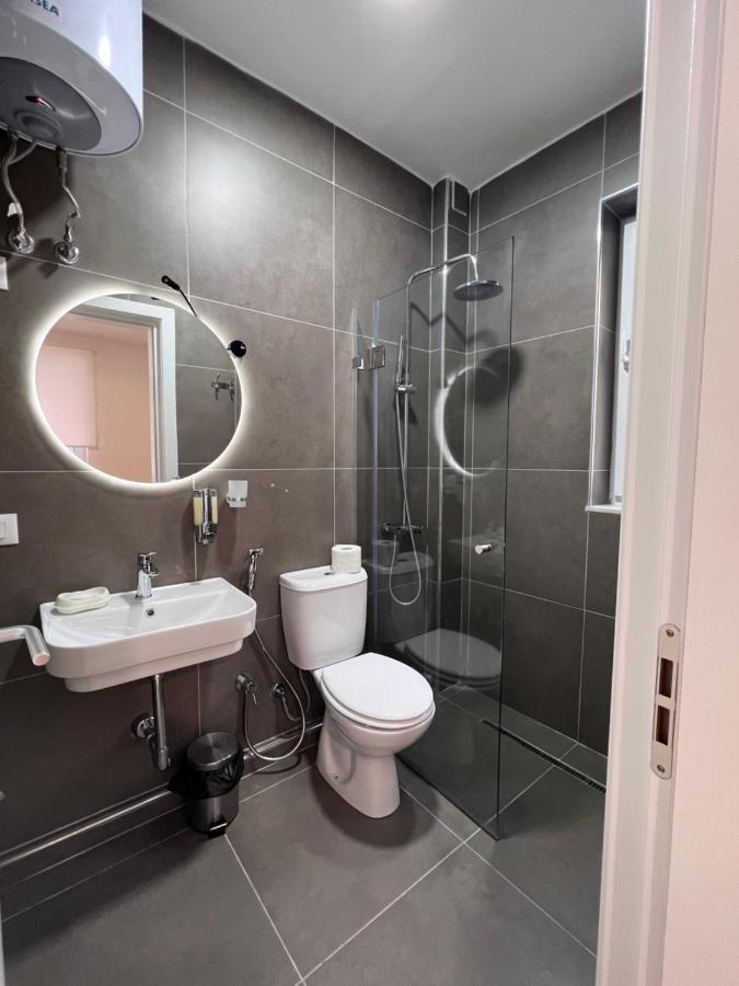 Grand Park & Bllok Area Rooms Tirana Bagian luar foto
